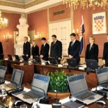 Sjednica Vlade počela je minutom šutnje za preminulog predsjednika Sabora i prvog predsjednika saborskog Odbora za obranu Borisa Šprema