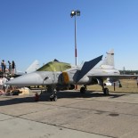JAS 39C Gripen, na statičkoj izložbi, s AGM-65 i AIM-9