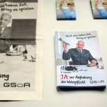 Letci "Grupe za Švicarsku bez vojske" u Bernu 22. rujna 2013. godine
