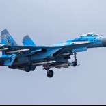 Ukrajinski Su-27 naoruzan raketama R-27 i R-73