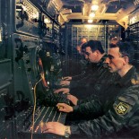 Raketni sustav S-200VE Vega - posada zapovjednog vozila K-9 pri poslu.