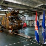 BPC „Dixmude“ - rijedak pogled u nosač helikoptera